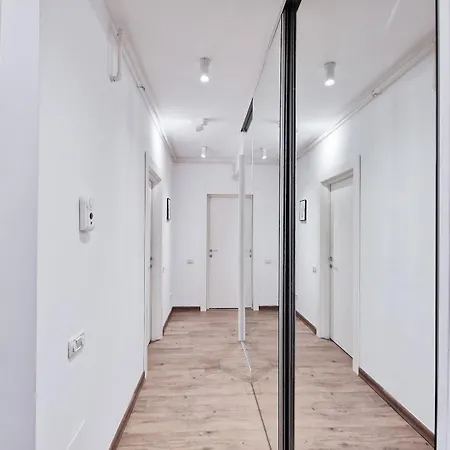 With Cinema & Work Space Appartamento Bucarest