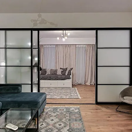 Apartamento With Cinema & Work Space