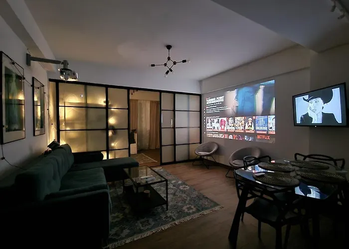 Apartamento With Cinema & Work Space