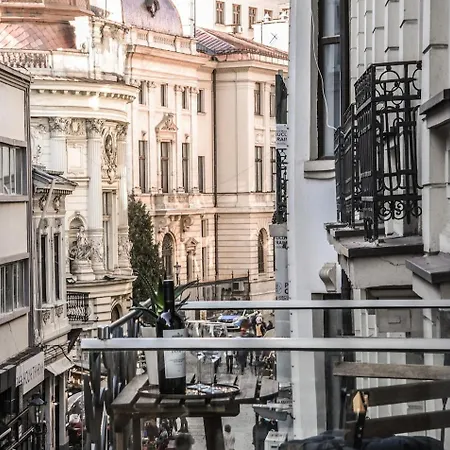 Apartment With Cinema & Work Space Bucharest