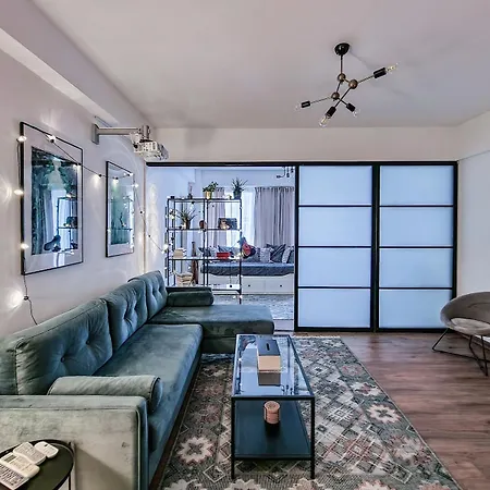 Apartment With Cinema & Work Space Bucharest